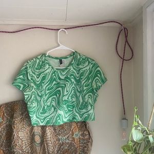 H&M green marble swirl crop top